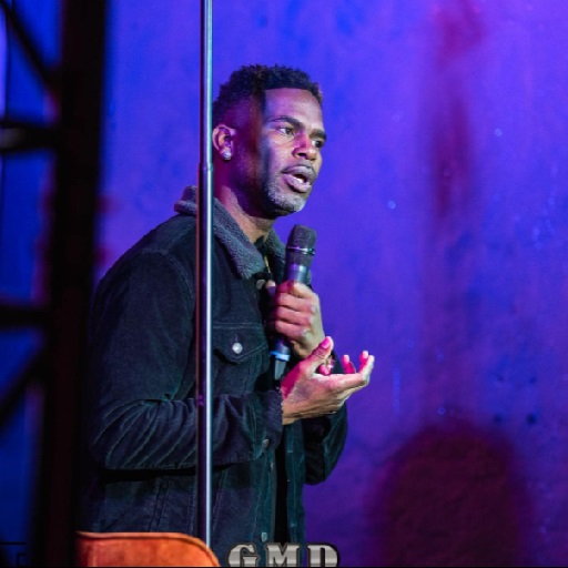 Hot Topic Comedian in Montreal