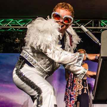 Kenny Metcalf As Elton in Montreal